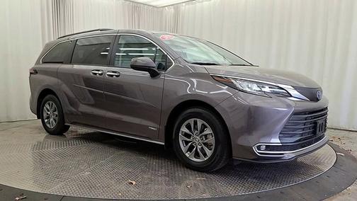 2021 Toyota Sienna XLE