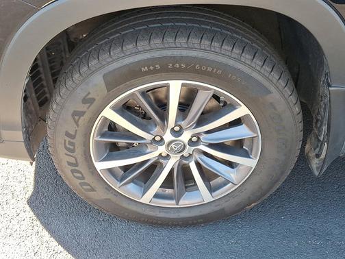 Midnight Black Metallic 2019 Toyota Highlander XLE