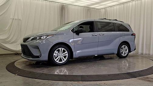 Cement 2023 Toyota Sienna XSE 7 Passenger