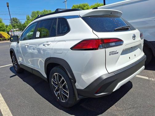 Wind Chill Pearl 2026 Toyota Corolla Cross XLE