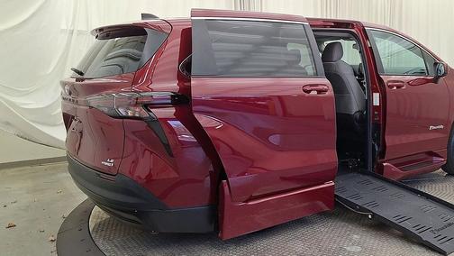 2024 Toyota Sienna LE
