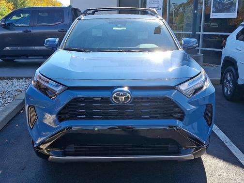 2025 Toyota RAV4 Hybrid SE