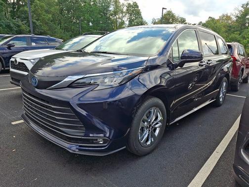 2025 Toyota Sienna XLE