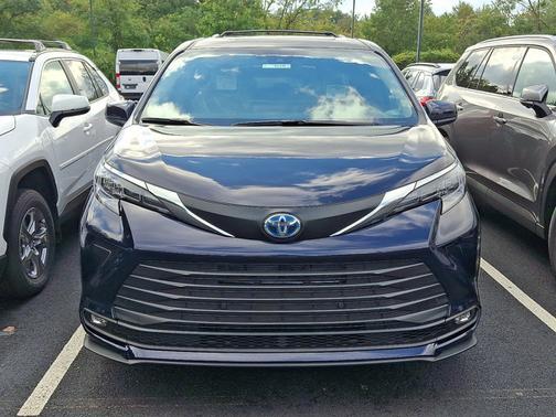 2025 Toyota Sienna XLE
