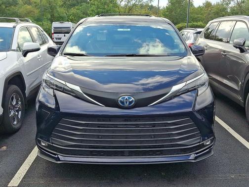 2025 Toyota Sienna XLE