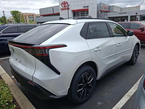 Wind Chill Pearl 2026 Toyota bZ XLE Plus