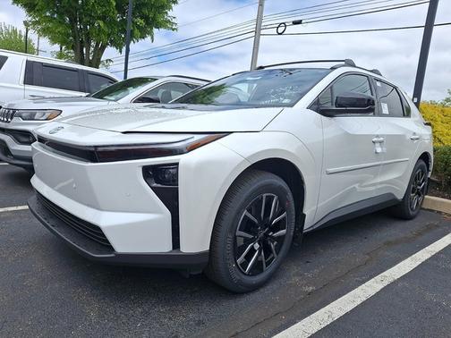 Wind Chill Pearl 2026 Toyota bZ XLE Plus