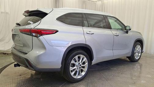 Celestial Silver Metallic 2021 Toyota Highlander Limited