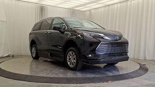 2025 Toyota Sienna XLE