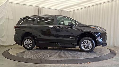 2025 Toyota Sienna XLE