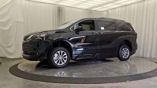 2025 Toyota Sienna XLE