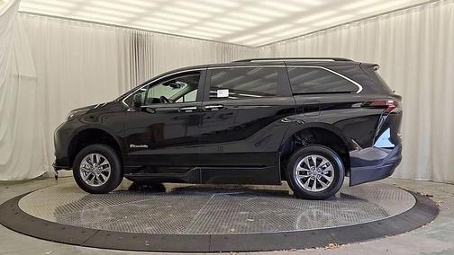 2025 Toyota Sienna XLE
