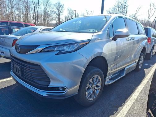 2023 Toyota Sienna XLE