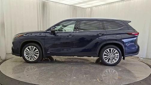 2024 Toyota Highlander Hybrid Platinum