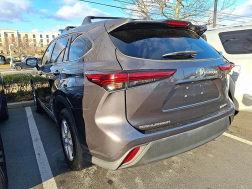 2020 Toyota Highlander LE