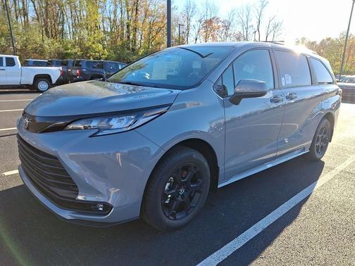 2025 Toyota Sienna Woodland Edition