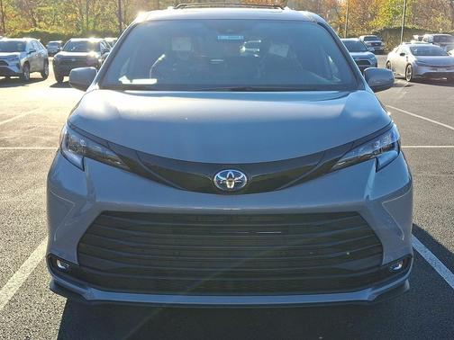 2025 Toyota Sienna Woodland Edition