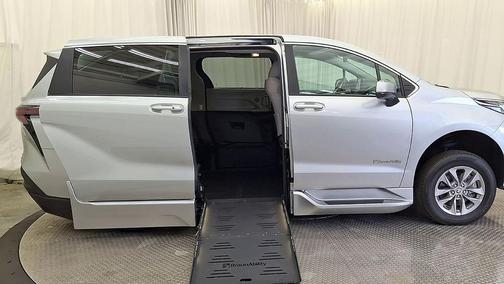 Celestial Silver Metallic 2024 Toyota Sienna LE