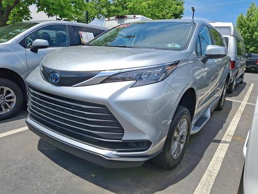 Celestial Silver Metallic 2024 Toyota Sienna LE