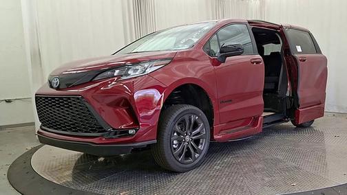 2025 Toyota Sienna XSE