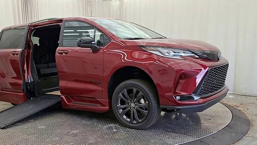 2025 Toyota Sienna XSE