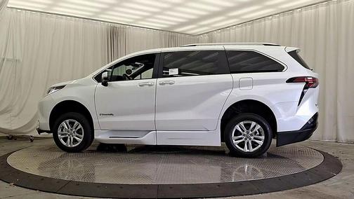Wind Chill Pearl 2026 Toyota Sienna Limited
