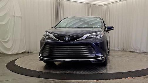 2021 Toyota Sienna Platinum 7 Passenger