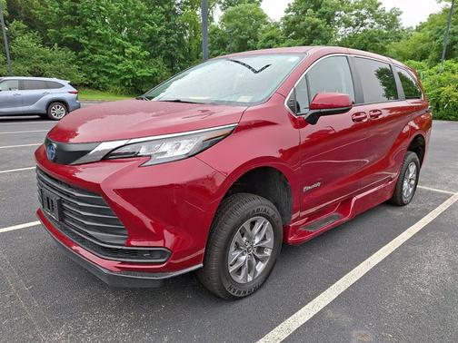 Ruby Flare Pearl 2023 Toyota Sienna LE