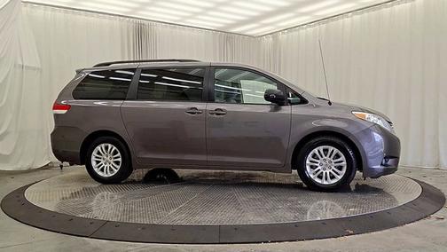 2013 Toyota Sienna XLE