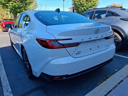 Wind Chill Pearl 2026 Toyota Camry XLE