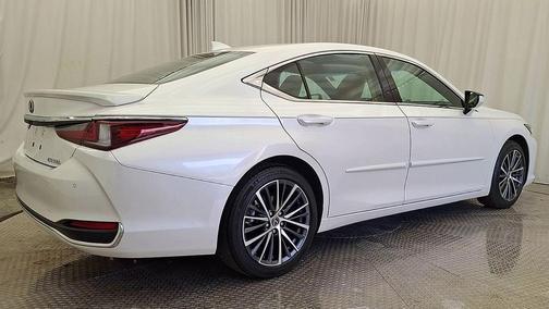 Eminent White Pearl 2023 Lexus ES 300h Base