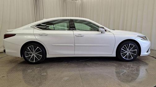 Eminent White Pearl 2023 Lexus ES 300h Base