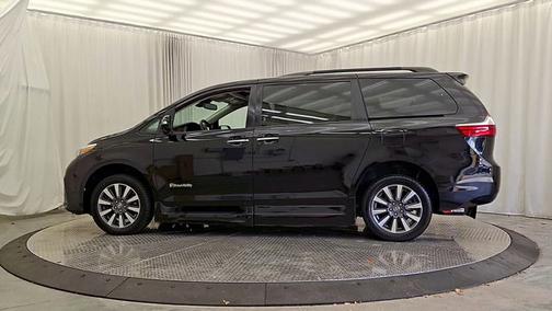 2019 Toyota Sienna Limited Premium