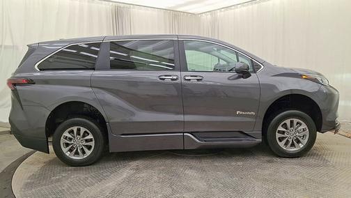 2025 Toyota Sienna XLE