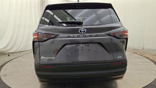2025 Toyota Sienna XLE