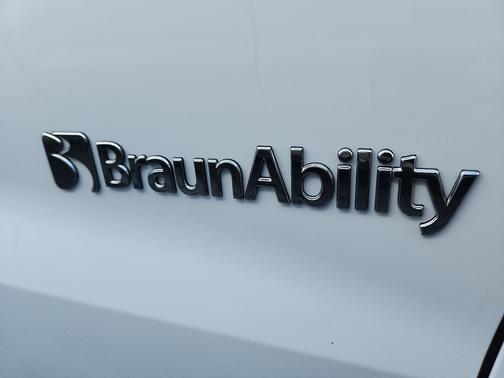 2025 Toyota Sienna LE