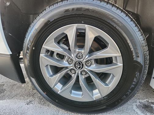 2025 Toyota Sienna LE