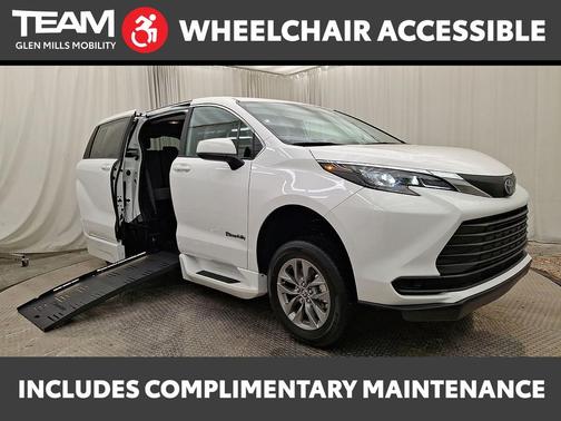 2025 Toyota Sienna LE