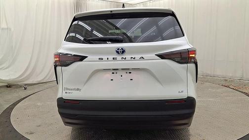 2025 Toyota Sienna LE