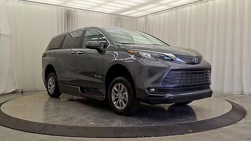 2025 Toyota Sienna XLE