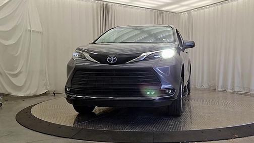 2025 Toyota Sienna XLE
