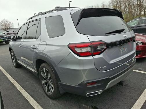 Lunar Silver Metallic - SX 2024 Honda Pilot Elite