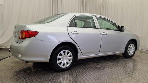 Classic Silver Metallic 2009 Toyota Corolla LE