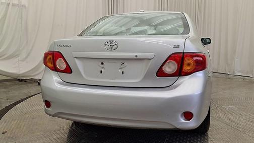 Classic Silver Metallic 2009 Toyota Corolla LE