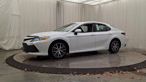 2023 Toyota Camry Hybrid XLE