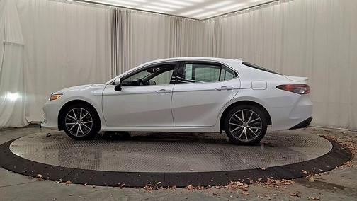 2023 Toyota Camry Hybrid XLE