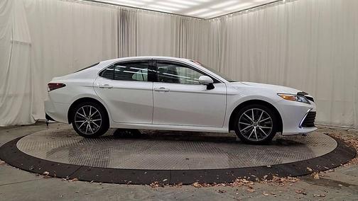 2023 Toyota Camry Hybrid XLE