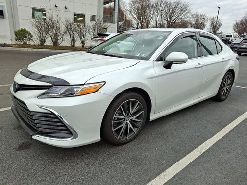 2023 Toyota Camry Hybrid XLE