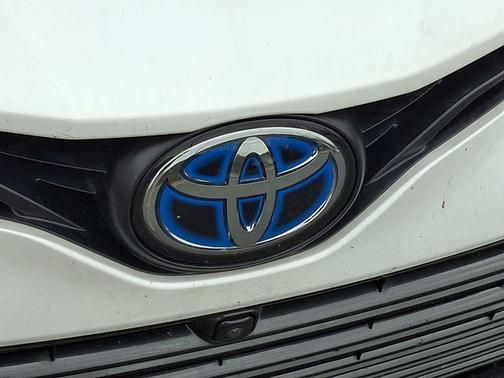 2023 Toyota Camry Hybrid XLE