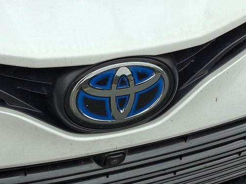 2023 Toyota Camry Hybrid XLE